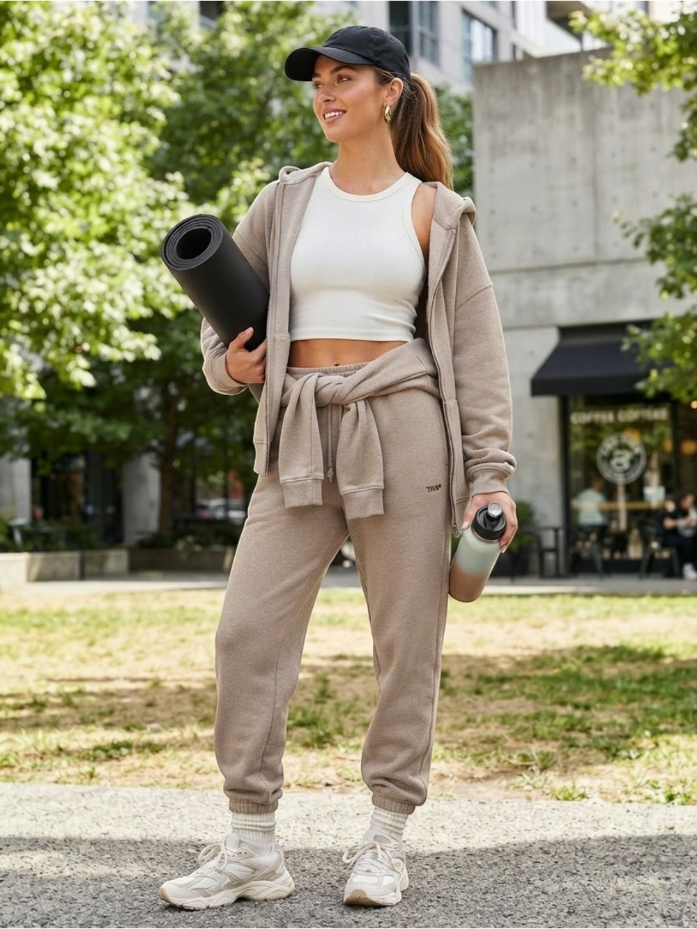 Aritzia Tna Cozy Fleece Boyfriend Sweatpants Medium Taupe Brown Joggers